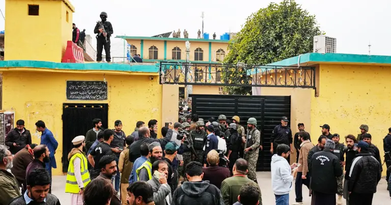 ঘটনাস্থল ঘিরে রেখেছে নিরাপত্তা বাহিনী